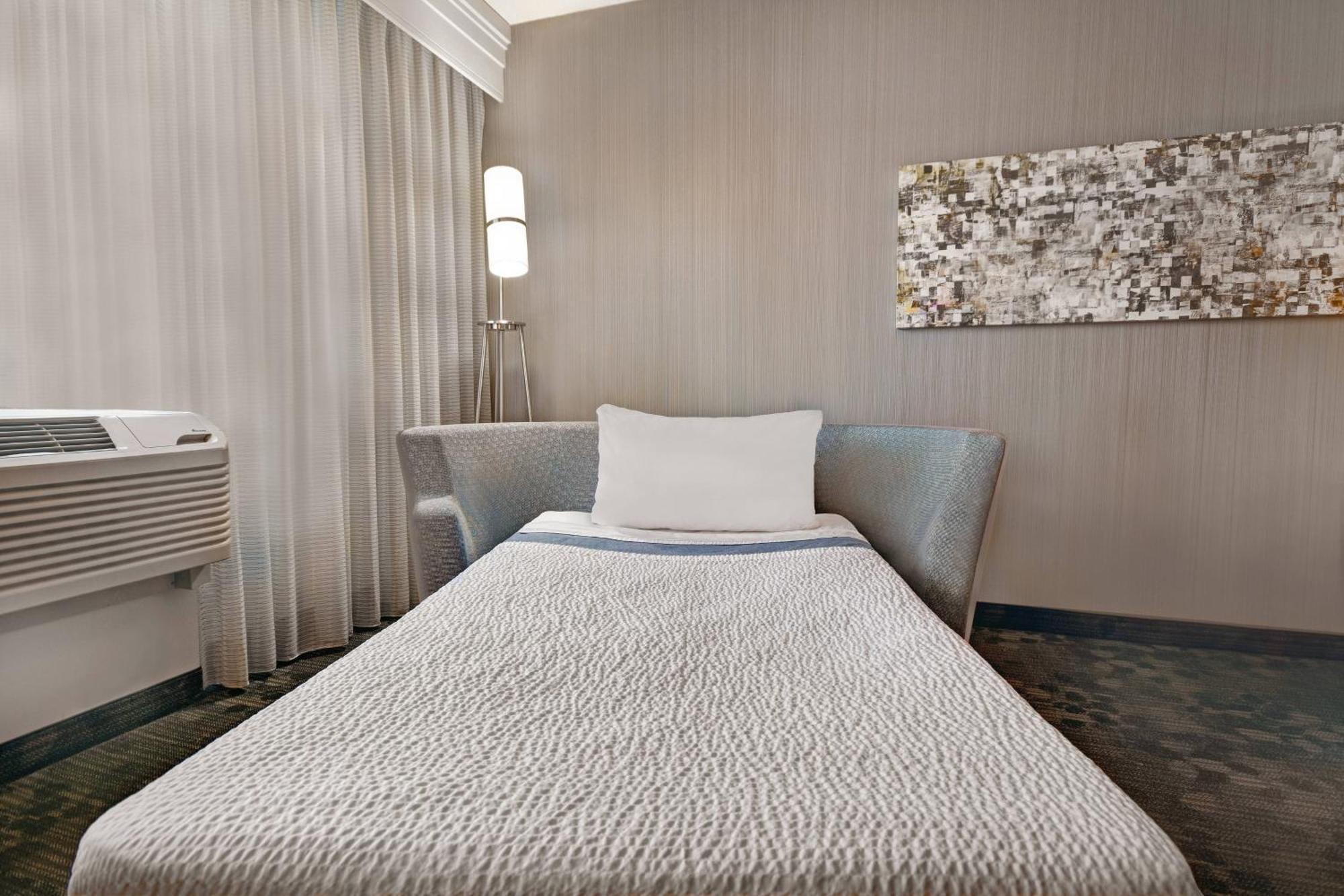 Courtyard Republic Airport Long Island/farmingdale Hotel 3*